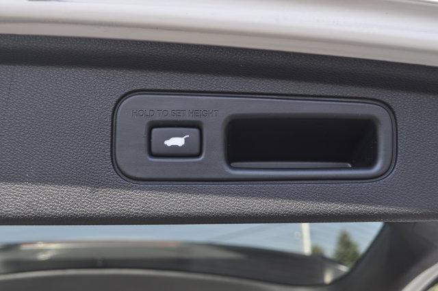 Photo of 2024 Platinum White Pearl Honda Odyssey