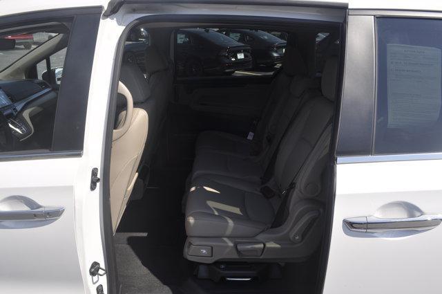 Photo of 2024 Platinum White Pearl Honda Odyssey