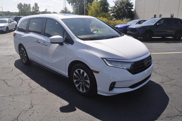 Photo of 2024 Platinum White Pearl Honda Odyssey