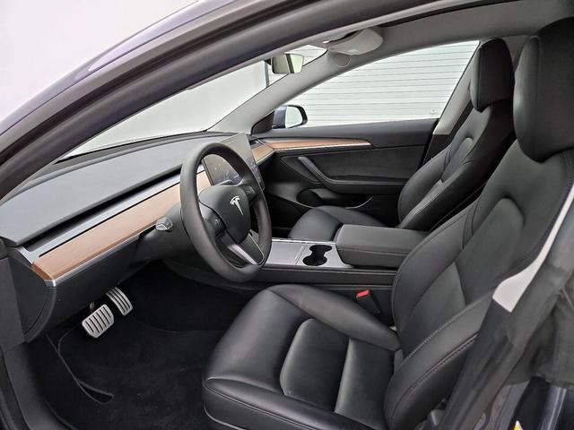 Photo of 2023 Gray Tesla Model 3