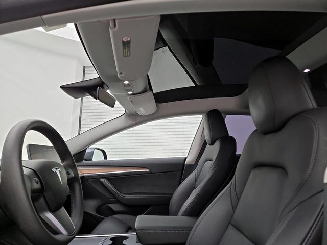 Photo of 2023 Gray Tesla Model 3