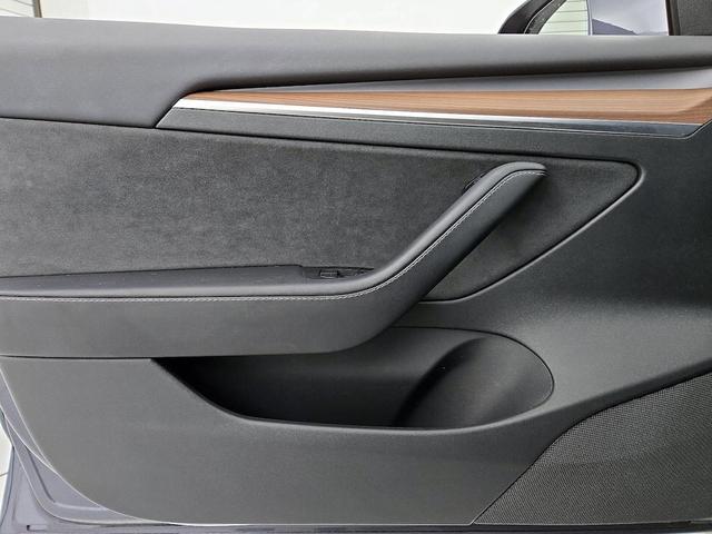Photo of 2023 Gray Tesla Model 3