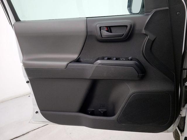 Photo of 2022 White Toyota Tacoma