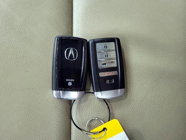 Photo of 2016 White Acura MDX