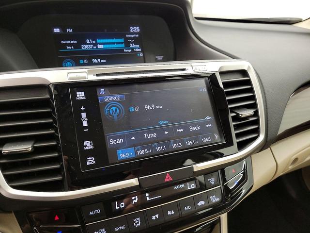 Photo of 2016 White Honda Accord