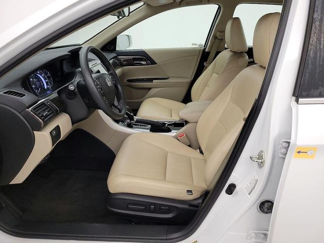 Photo of 2016 White Honda Accord