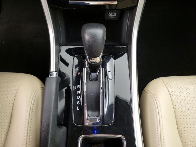Photo of 2016 White Honda Accord