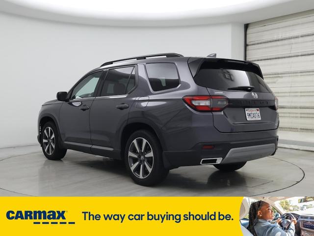 Photo of 2024 Gray Honda Pilot