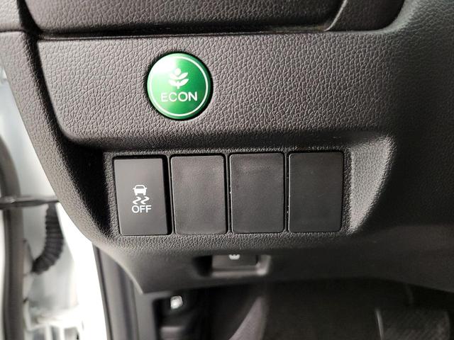 Photo of 2016 White Honda Fit