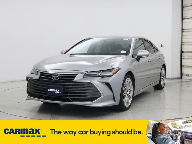 Photo of 2021 Silver Toyota Avalon Hybrid