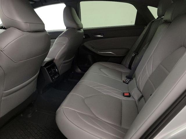 Photo of 2021 Silver Toyota Avalon Hybrid
