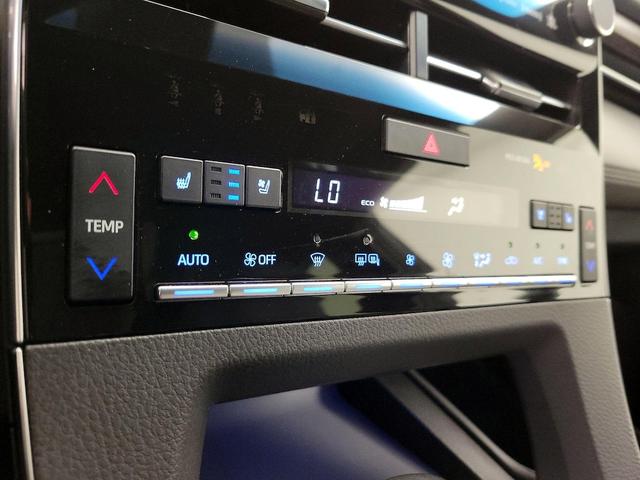 Photo of 2021 Silver Toyota Avalon Hybrid