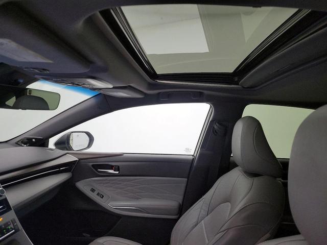 Photo of 2021 Silver Toyota Avalon Hybrid