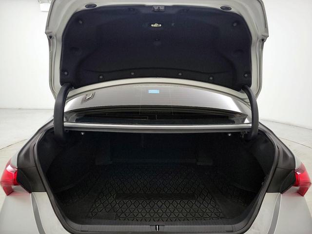 Photo of 2021 Silver Toyota Avalon Hybrid