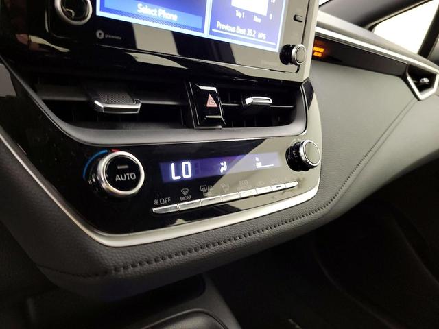 Photo of 2022 White Toyota Corolla