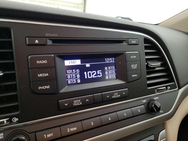 Photo of 2017 Black Hyundai ELANTRA