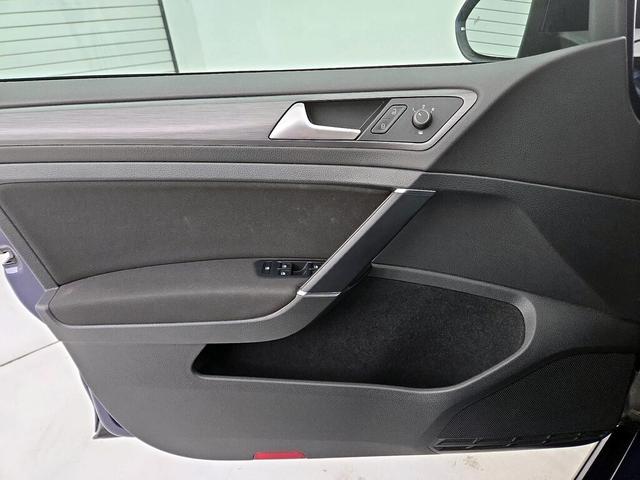 Photo of 2019 Blue Volkswagen e-Golf