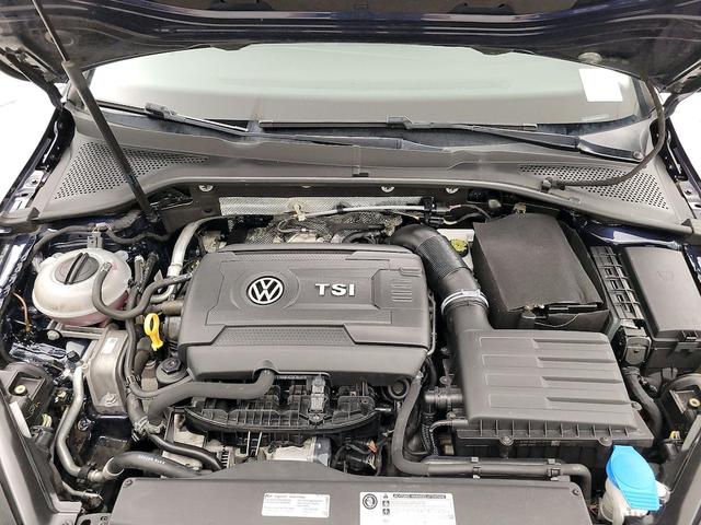 Photo of 2017 Blue Volkswagen Golf Alltrack