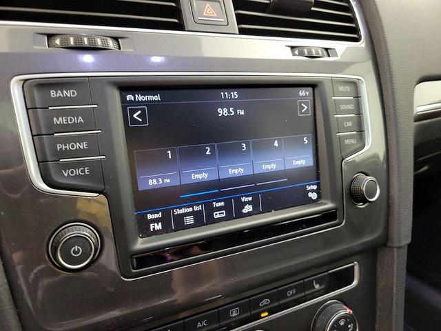 Photo of 2017 Blue Volkswagen Golf Alltrack