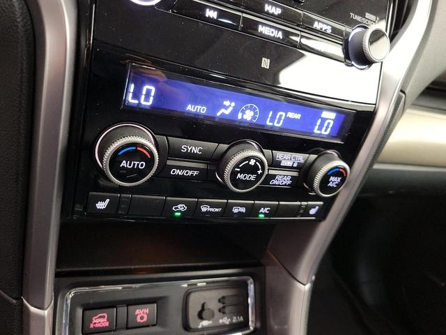 Photo of 2022 White Subaru Ascent