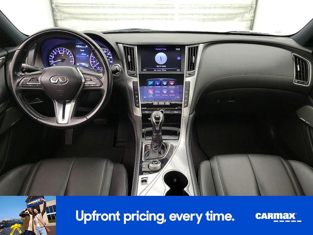 Photo of 2017 White INFINITI Q60