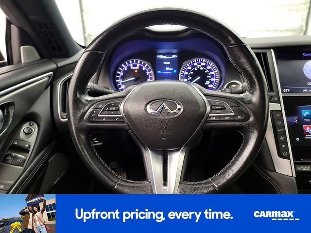 Photo of 2017 White INFINITI Q60
