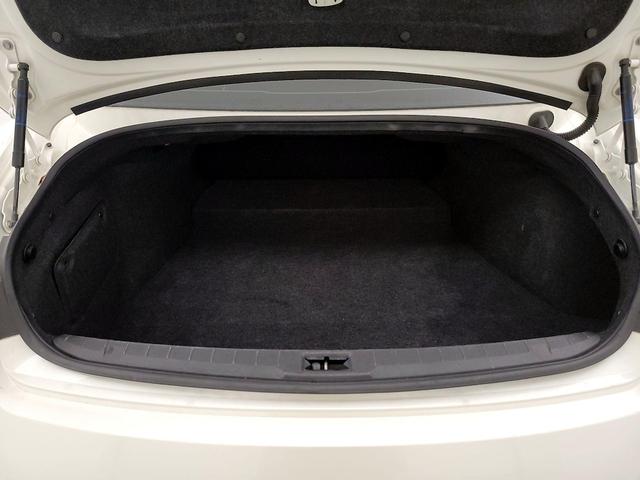 Photo of 2017 White INFINITI Q60