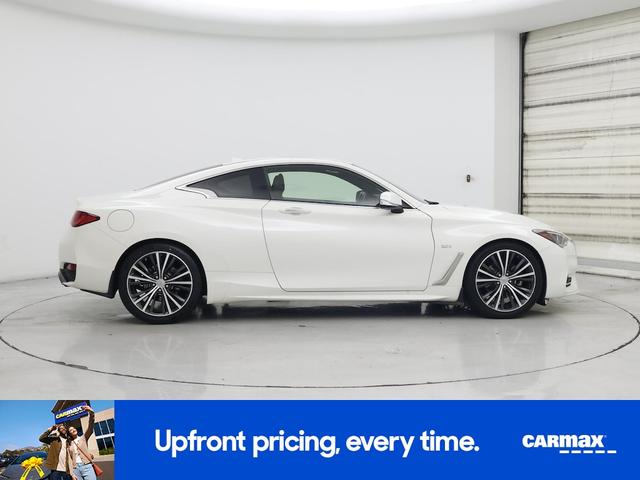 Photo of 2017 White INFINITI Q60
