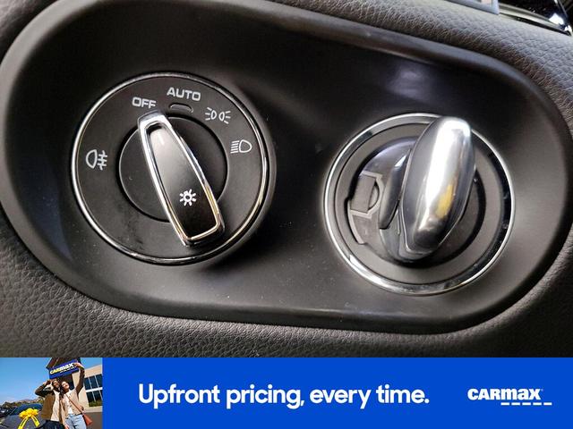Photo of 2021 Silver Porsche Macan