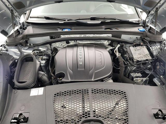 Photo of 2021 Silver Porsche Macan