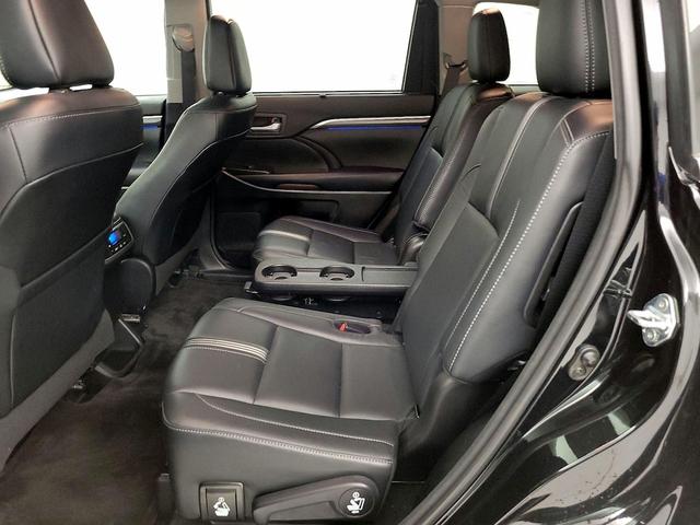 Photo of 2018 Blue Toyota Highlander