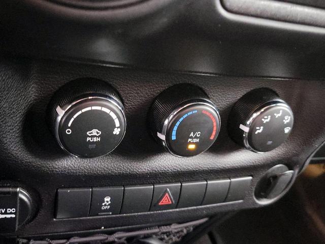 Photo of 2018 Gray Jeep Wrangler