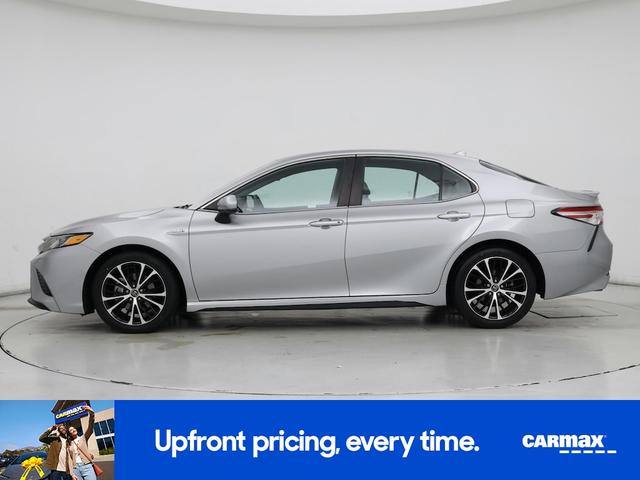 Photo of 2020 Silver Toyota Camry Hybrid