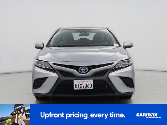 Photo of 2020 Silver Toyota Camry Hybrid