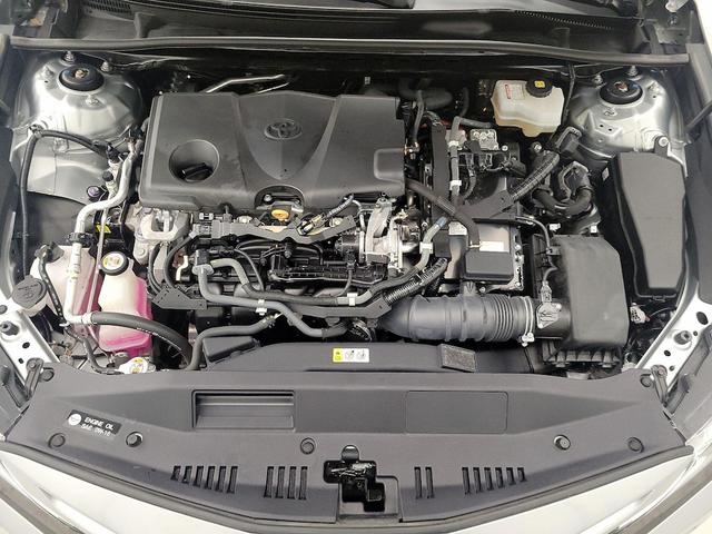 Photo of 2020 Silver Toyota Camry Hybrid