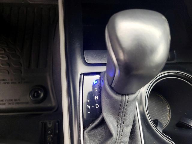 Photo of 2020 Silver Toyota Camry Hybrid