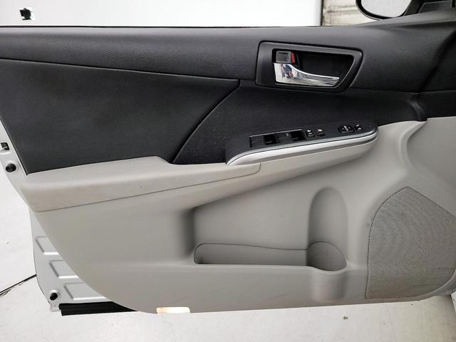 Photo of 2014 Silver Toyota Camry Hybrid