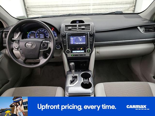 Photo of 2014 Silver Toyota Camry Hybrid