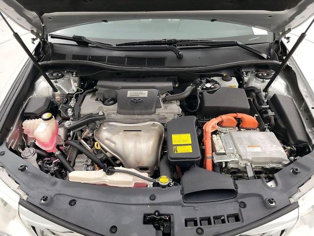 Photo of 2014 Silver Toyota Camry Hybrid