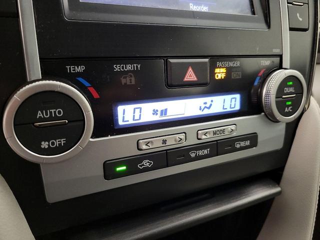 Photo of 2014 Silver Toyota Camry Hybrid