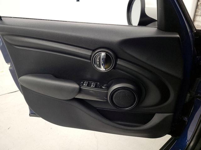 Photo of 2016 Blue MINI Hardtop