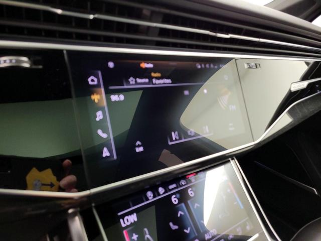 Photo of 2021 White Audi Q7
