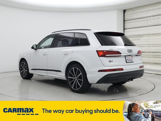 Photo of 2021 White Audi Q7