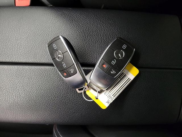 Photo of 2021 Black Mercedes-Benz GLC 300