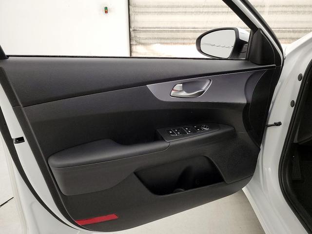 Photo of 2022 White Kia Forte