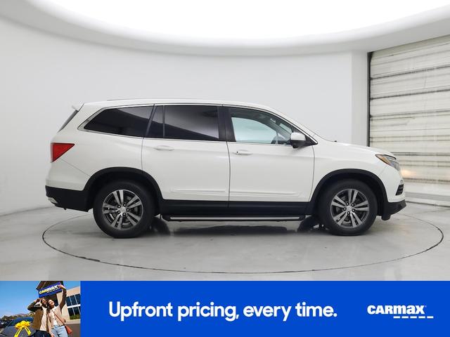 Photo of 2016 White Honda Pilot