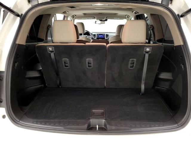 Photo of 2016 White Honda Pilot