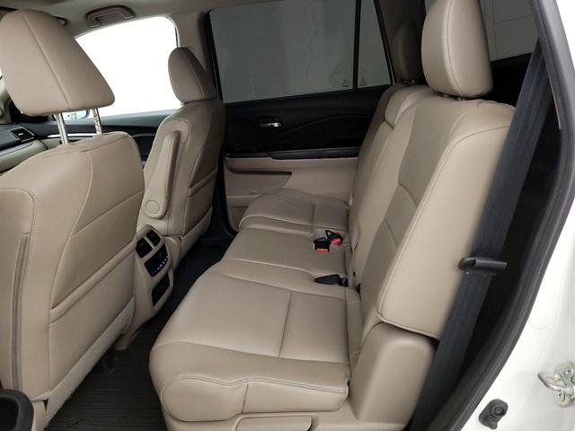Photo of 2016 White Honda Pilot