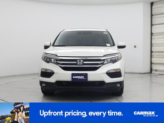 Photo of 2016 White Honda Pilot