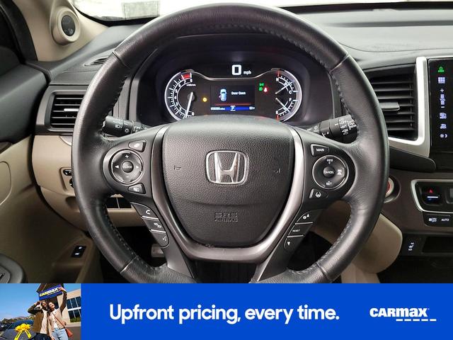 Photo of 2016 White Honda Pilot